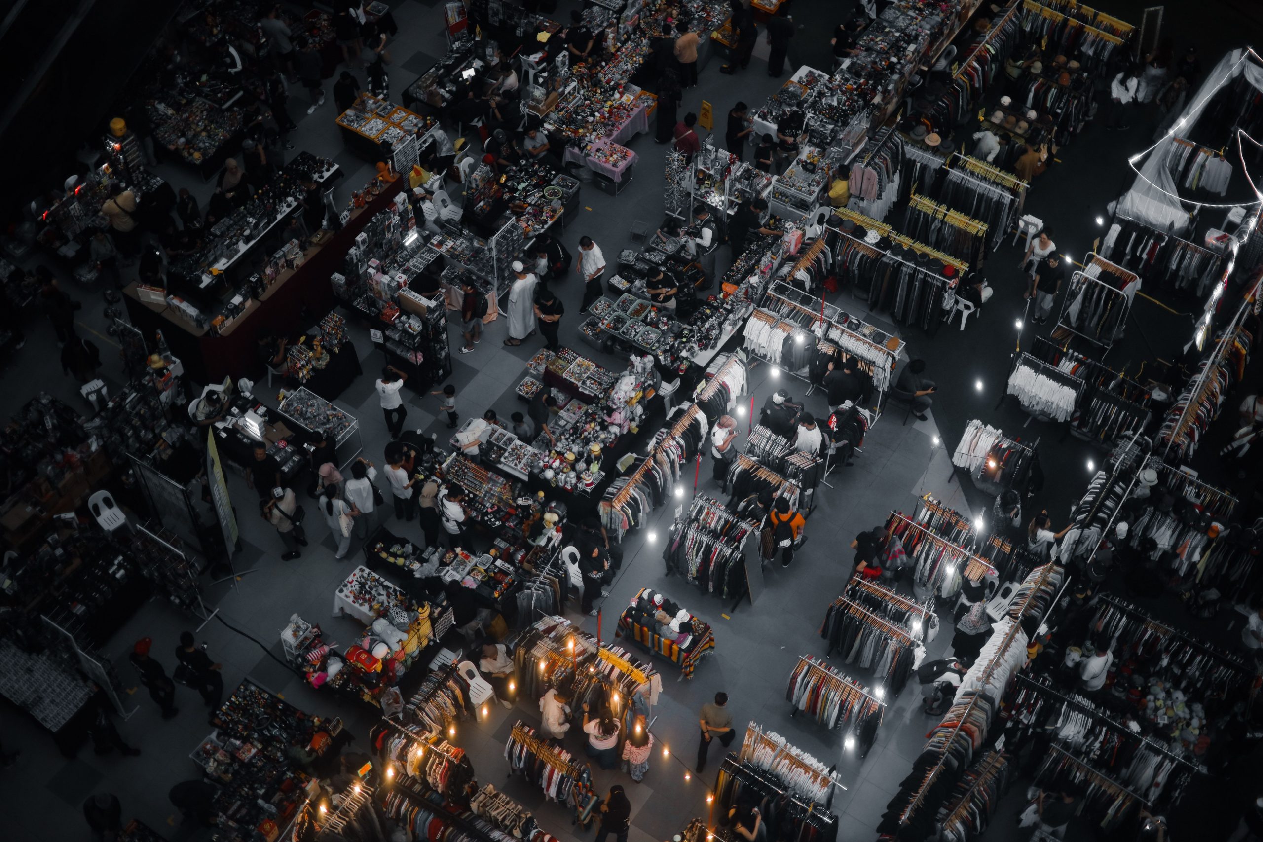 H1 2026 Retail Tech Roundup: Funding, Exits, and AI Momentum 4 pexels khidir 25931061 scaled